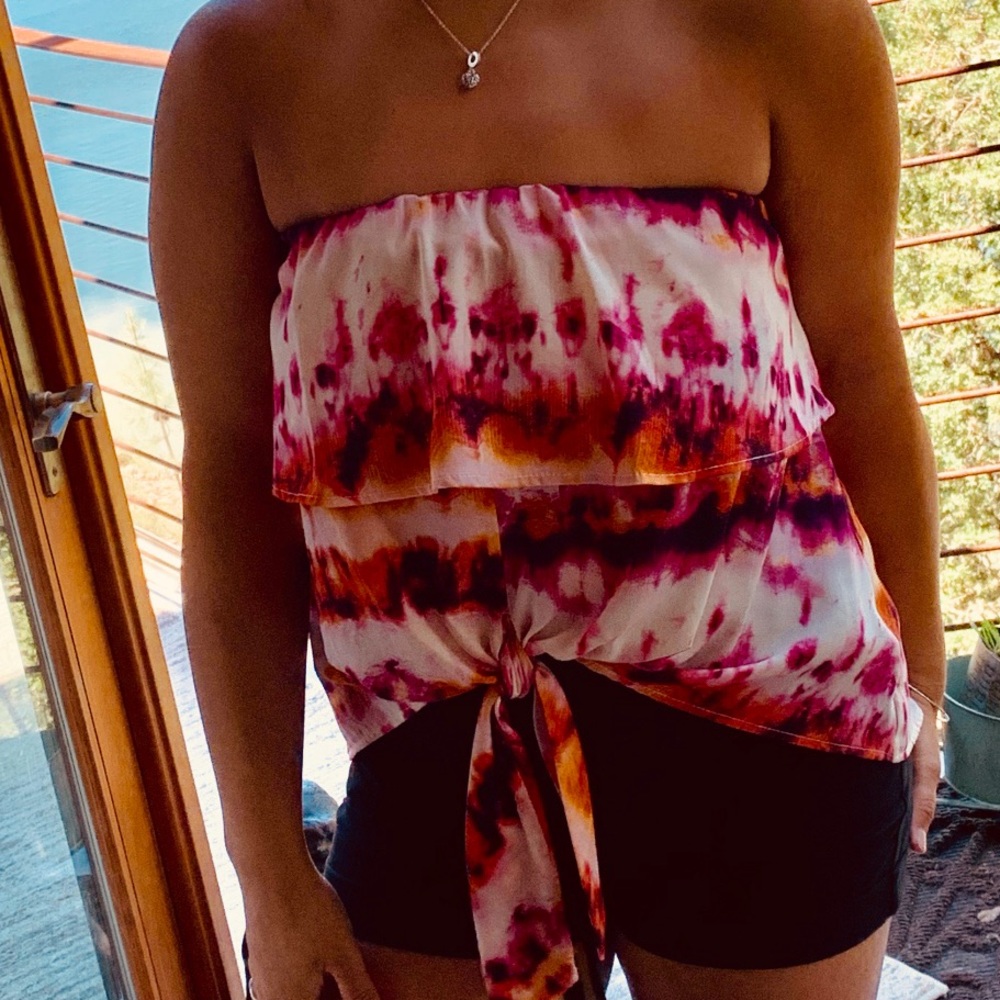 NWT: strapless coral swirl top